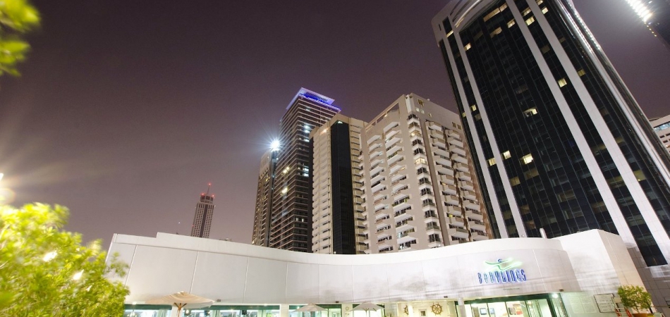 Закрытие бассейна в отеле Towers Rotana Dubai